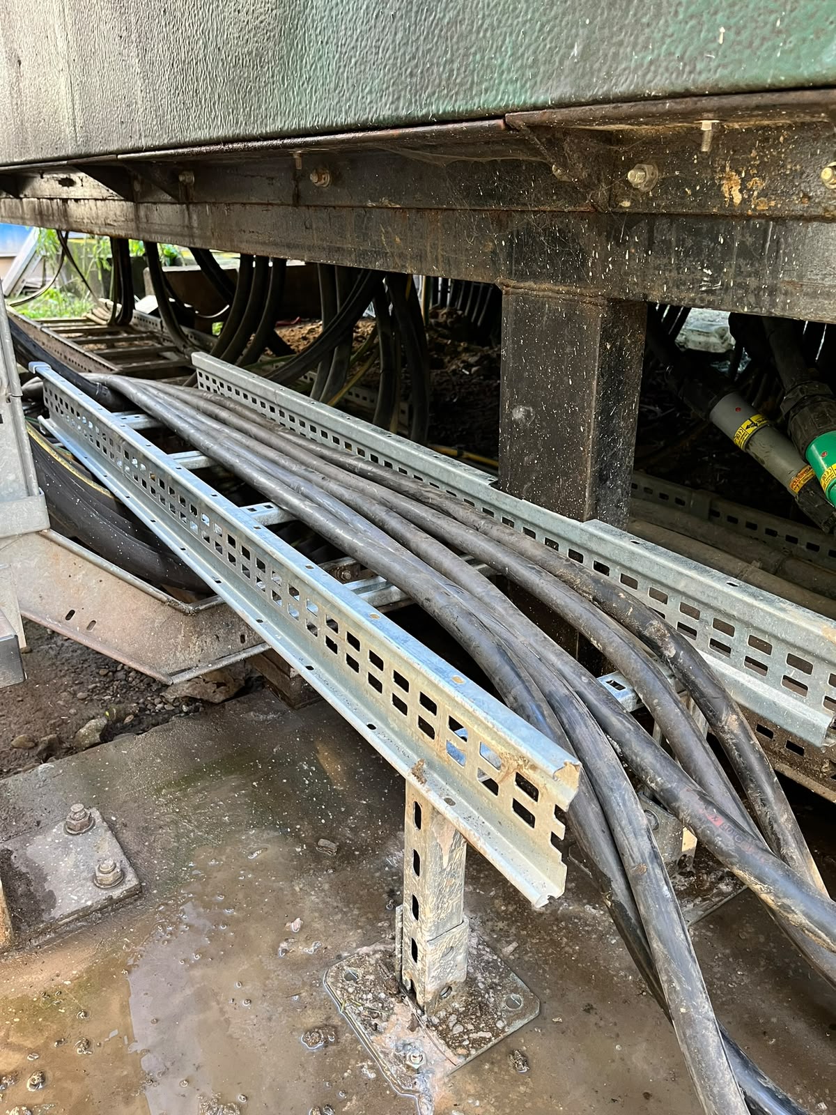 Detailed cable route beneath process equipment